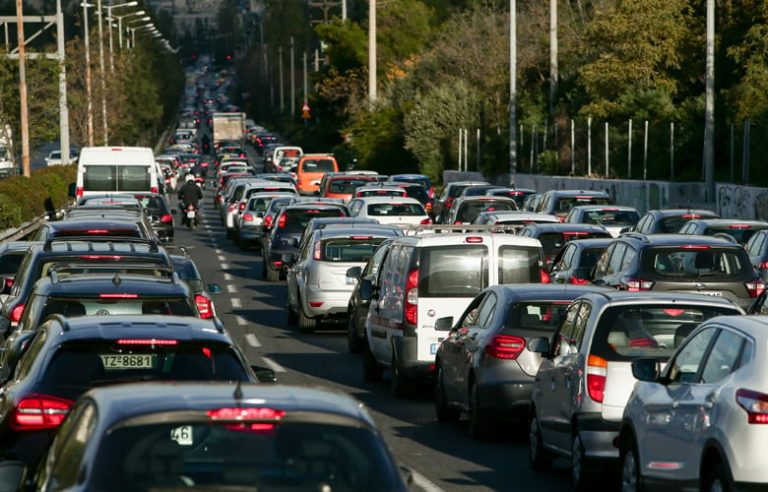 Κίνηση: Μποτιλιάρισμα σε αρκετούς δρόμους της πρωτεύουσας – Πού υπάρχουν τα σοβαρότερα προβλήματα