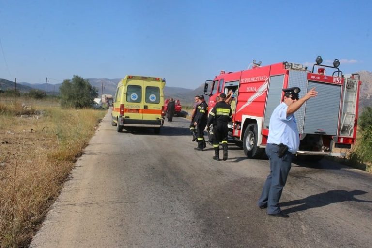 Ασπρόπυργος: Yπό μερικό έλεγχο η πυρκαγιά σε χώρο στάθμευσης οχημάτων