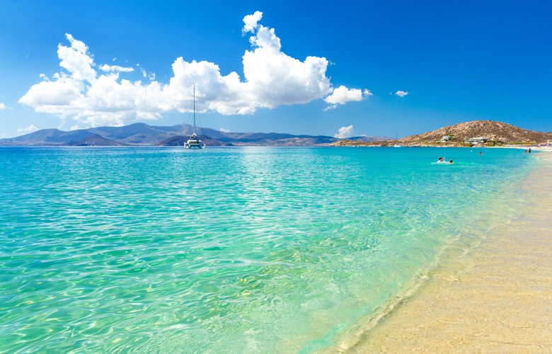 Νάξος: Στο αυτόφωρο τρεις υπεύθυνοι επιχειρήσεων για παράνομη κατάληψη αιγιαλού