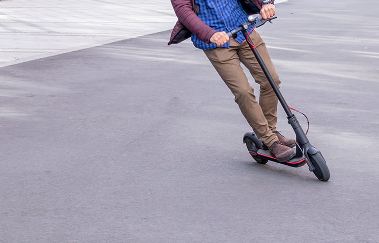 Χαλκίδα: Συνελήφθησαν δυο έφηβοι για παράσυρση γυναίκας με ηλεκτρικό πατίνι