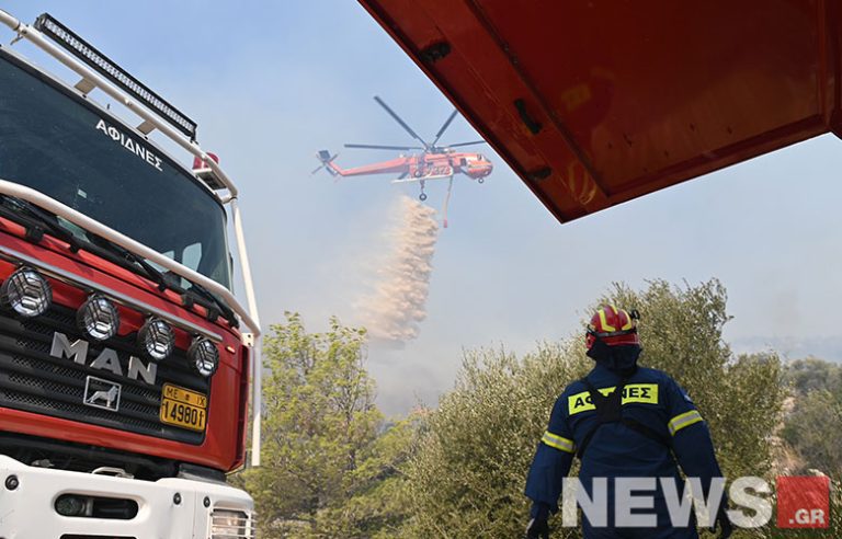 Φωτιά στην Πάρνηθα: Στα σπίτια στην Αγία Παρασκευή έφθασαν οι φλόγες – Μήνυμα του 112 – Δείτε εικόνες του News