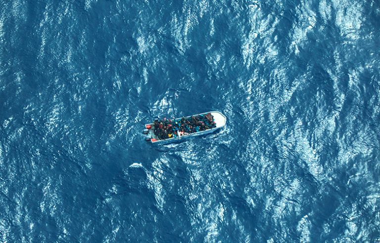 Διάσωση παράτυπων μεταναστών που επέβαιναν σε λέμβο νότια του Φαρμοκονησίου