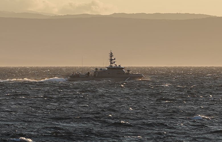 Ιστιοφόρο με 90 μετανάστες εντοπίστηκε ανοιχτά της Αμοργού