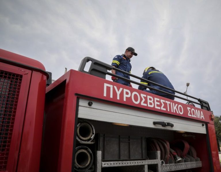 Συναγερμός στη Χαλκίδα για φωτιά σε χώρο εργοστασίου