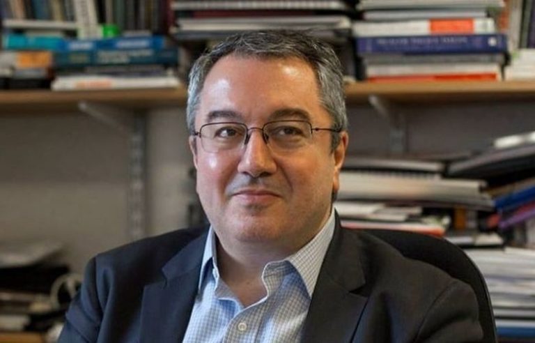 Επίτιμος διδάκτορας Ιατρικής του ΑΠΘ αναγορεύθηκε ο Ηλίας Μόσιαλος