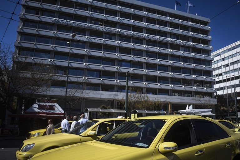 Χωρίς ταξί η Αθήνα από τις 9 το πρωί λόγω στάσης εργασίας των οδηγών