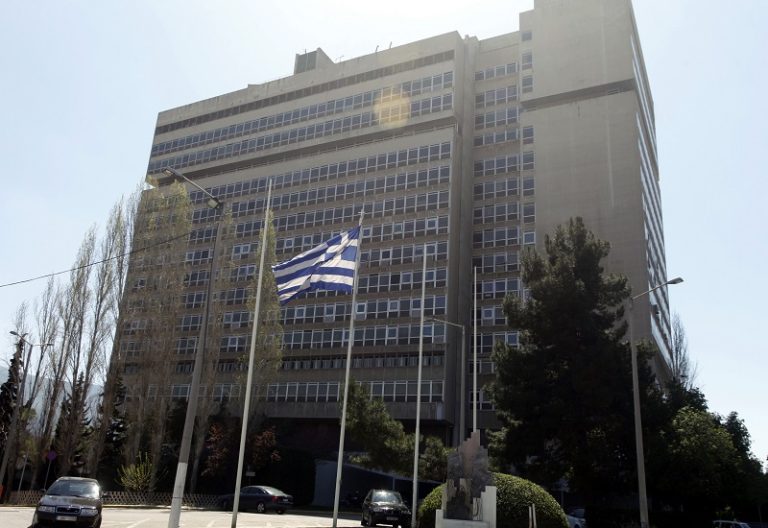 Σε διαθεσιμότητα ο αστυνομικός που φέρεται να εξαπατούσε πολίτες παριστάνοντας τον οικονομολόγο