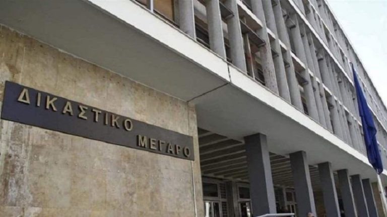 Αθωώθηκε για τον βιασμό της ανήλικης κόρης του με παράνομα ηχογραφημένο υλικό