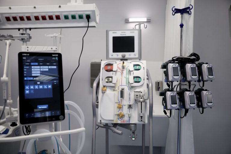 Διασωληνωμένη η 16χρονη που πήρε κοκτέιλ ισχυρών ναρκωτικών ουσιών σε σπίτι στου Βύρωνα – Ο 17χρονος που την προσκάλεσε, την οδήγησε σε υπερβολική δόση