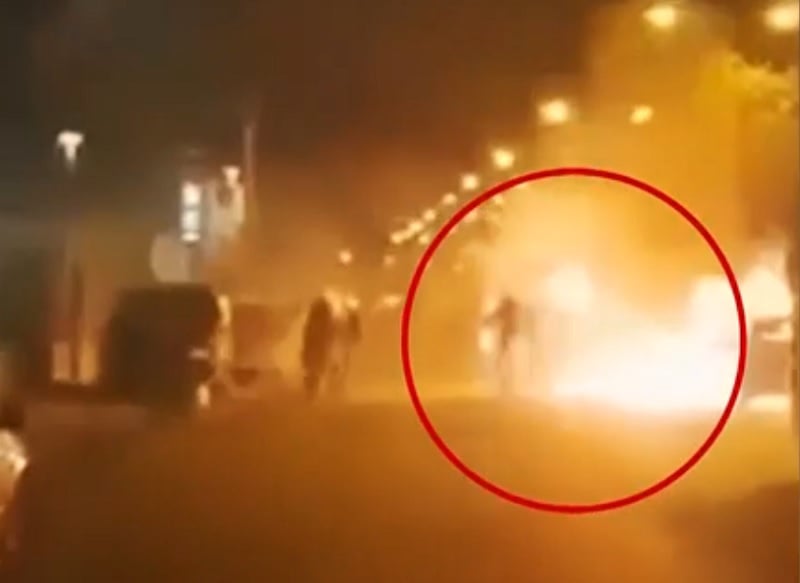 Αιματηρά επεισόδια στου Ρέντη: «Έχει κατονομαστεί ο άνθρωπος που τους προμήθευσε με φωτοβολίδες, πέτρες και ξύλα»