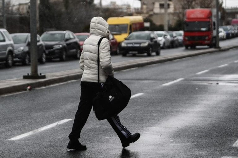 Καιρός: Υποχωρεί η κακοκαιρία, παραμένει το τσουχτερό κρύο – Πόσο θα δείξει το θερμόμετρο