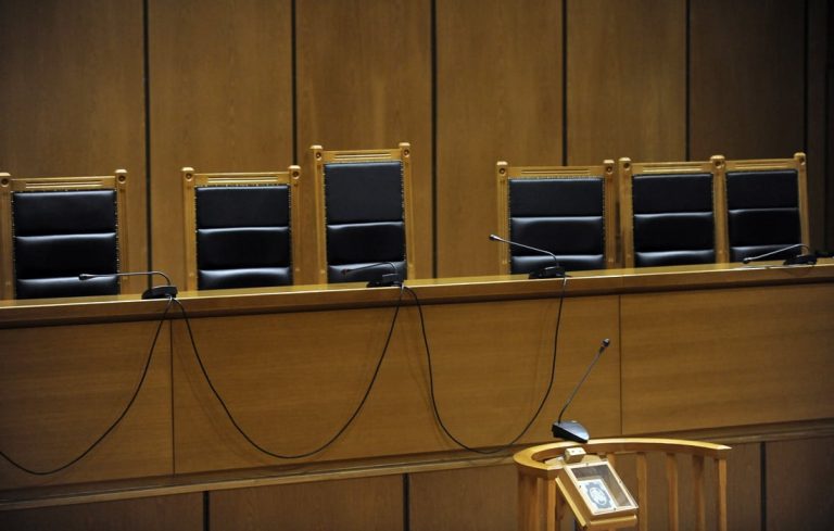 Θα αμείβονται έξτρα οι δικαστικοί για την βελτίωση της ταχύτητας στην απονομή των αποφάσεων