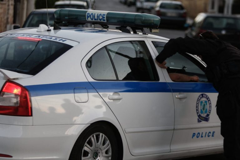 Ενδοοικογενειακή βία στον Νέο Κόσμο: Γυναίκα έπεσε στο κενό από διαμέρισμα, μετά από τσακωμό με τον σύντροφό της