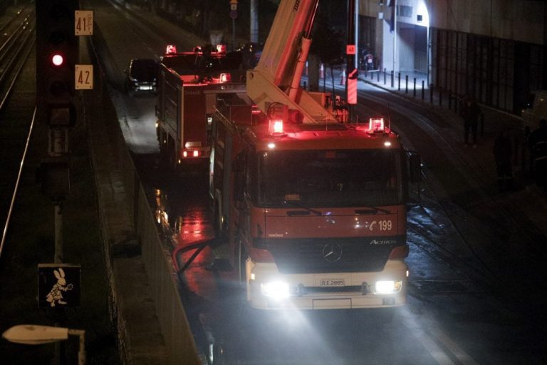 Τραγωδία στο Κορωπί: Ανασύρθηκαν δύο νεκροί από φωτιά σε αποθήκη