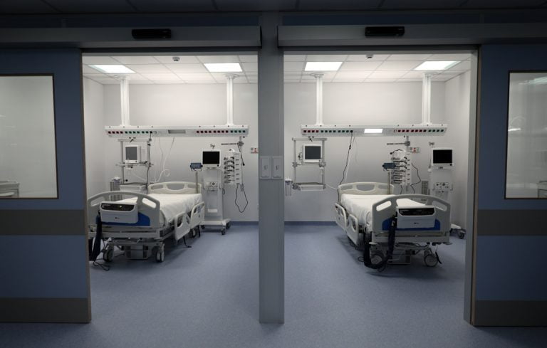 Ξανά σε καταστολή η 17χρονη μαθήτρια που υπέστη αλλεργικό σοκ και ανακοπή
