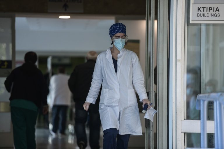 «Συναγερμός» για το εκρηκτικό «κοκτέιλ» κορονοϊού, γρίπης και αναπνευστικών ιών
