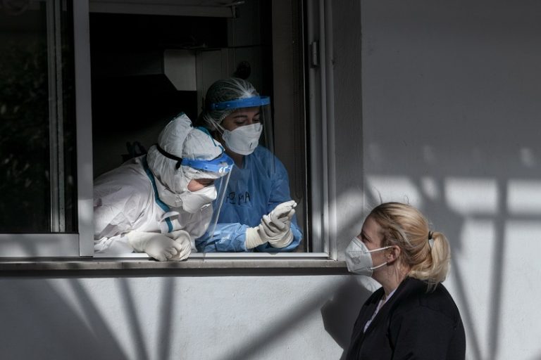 Κορονοϊός: Συστάσεις της Επιτροπής Λοιμώξεων για χρήση μάσκας σε κλειστούς χώρους, νοσοκομεία και Μέσα Μαζικής Μεταφοράς
