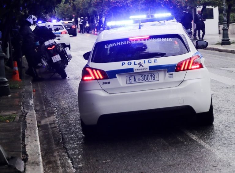 Συγκρούσεις νεαρών με την αστυνομία και 17 προσαγωγές στα Πατήσια