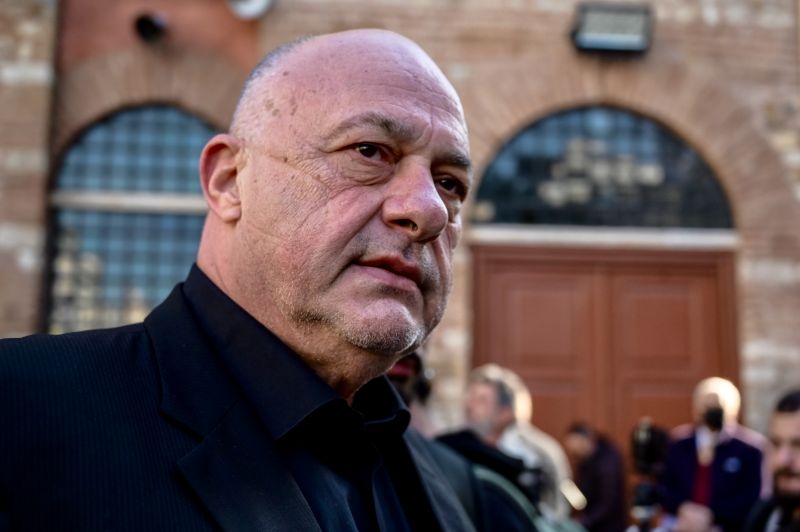 Συντετριμμένος ο Αχιλλέας Μπέος για τον Βασίλη Καρρά: «Ο φίλος μου, ο κουμπάρος μου δεν έφυγε, είναι εδώ»