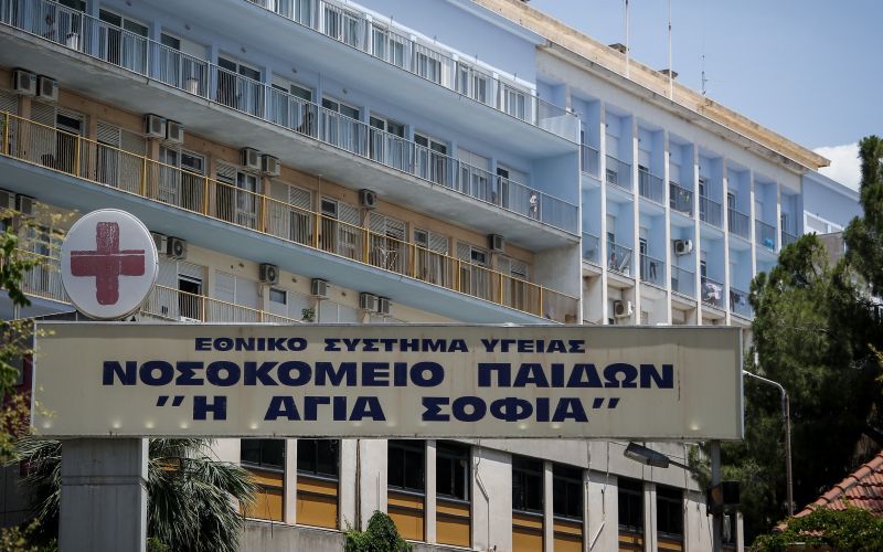 Σε νευροχειρουργική επέμβαση υποβλήθηκε ο 14χρονος που κατέρρευσε ενώ έλεγα τα κάλαντα στην Άρτα