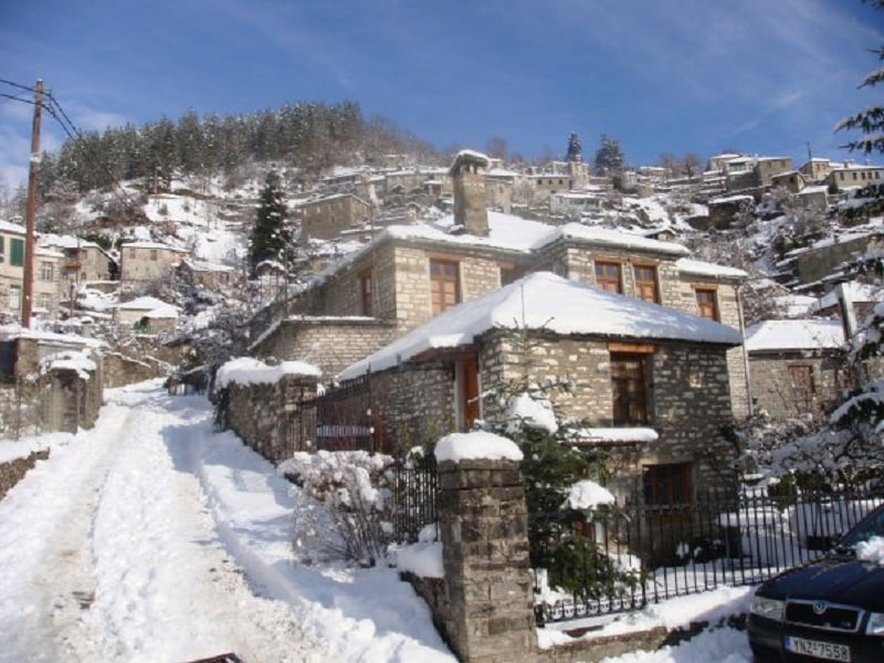 Στα «λευκά» τα Ιωάννινα: Χιονίζει σε Κόνιτσα, Ζαγόρι και Μέτσοβο – Σε ετοιμότητα η Περιφέρεια Ηπείρου