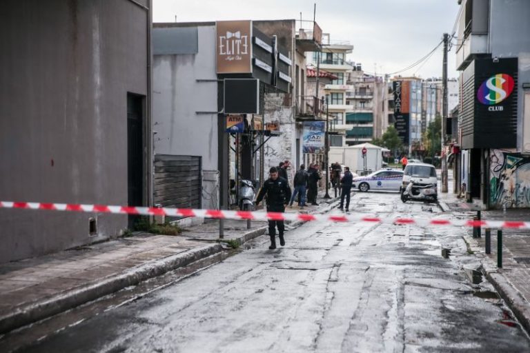 Πυροβολισμοί έξω από κλαμπ στο Γκάζι: Είχε προηγηθεί τσακωμός των τραυματιών με τους δράστες – Η αστυνομία ψάχνει τα άτομα που επέβαιναν στο τζιπ