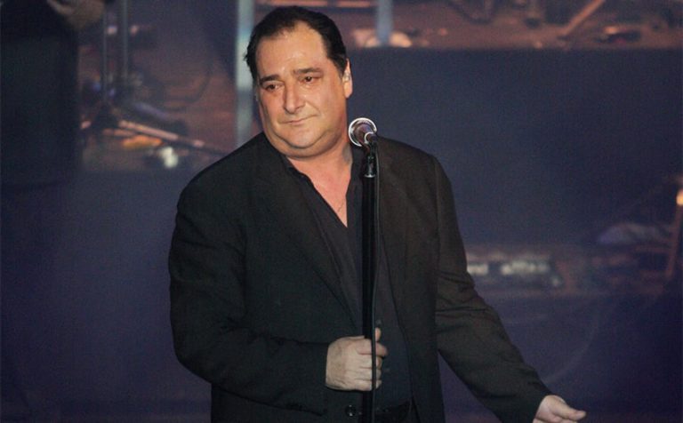 Θρήνος για το ελληνικό πεντάγραμμο: Πέθανε ο Βασίλης Καρράς μετά από άνιση μάχη με τον καρκίνο