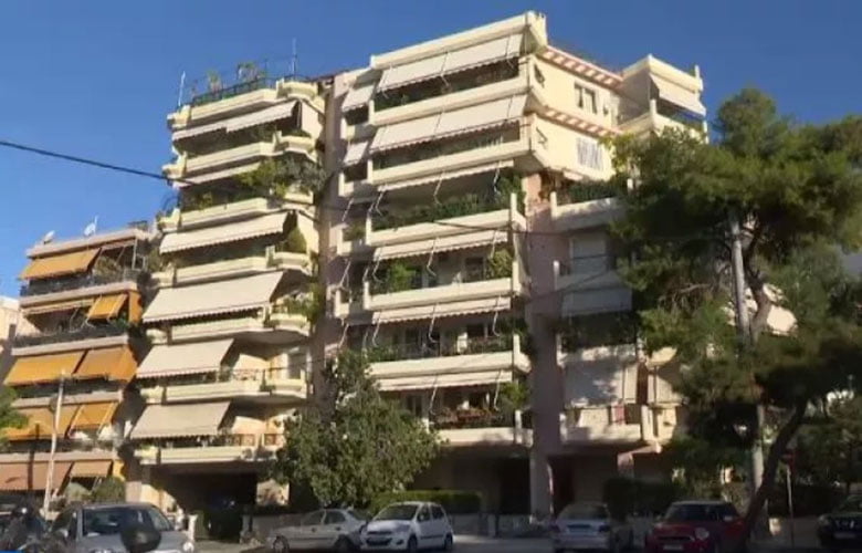 Αδελφοκτονία στη Νέα Σμύρνη: «Με χτύπησε πρώτος, είχα σπασμένο χέρι, άρπαξα το ψαλίδι και έγινε ό,τι έγινε» είπε ο 18χρονος – Είχε συλληφθεί δύο φορές στο παρελθόν