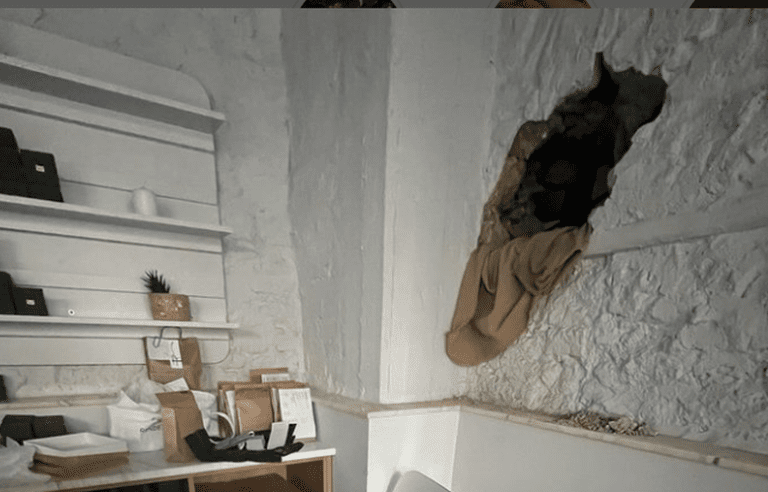 Απίστευτο ριφιφί με λεία 200.000 ευρώ σε κοσμηματοπωλείο στο κέντρο της Αθήνας