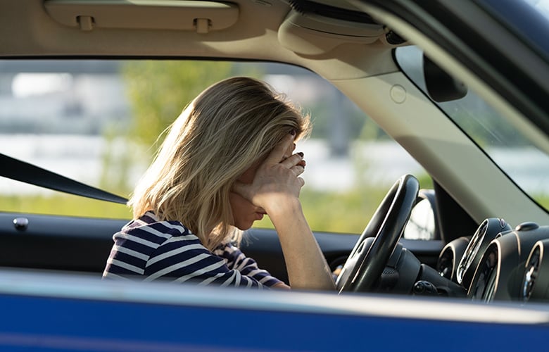 Σοκάρει η καταγγελία επίθεσης που δέχθηκε 37χρονη στη Λάρισα από άλλο οδηγό για ένα… κορνάρισμα