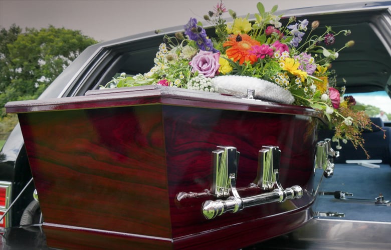 Απίστευτο μπέρδεμα σε κηδεία στη Ζάκυνθο – Συγγενείς της νεκρής άνοιξαν το φέρετρο και είδαν λάθος άνθρωπο μέσα