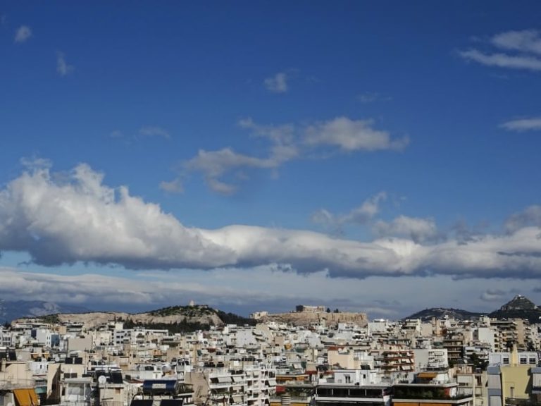 Πέφτει και άλλο η θερμοκρασία – Πού θα έχει βροχές και αυξημένες νεφώσεις