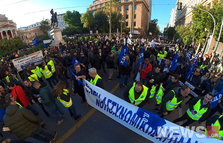 Συγκέντρωση διαμαρτυρίας ενστόλων στο κέντρο της Αθήνας