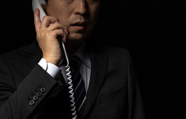 Με τηλεφωνικές απάτες απέσπασαν λεία 40.000 ευρώ και κοσμήματα αξίας 30.000 ευρώ από ηλικιωμένες