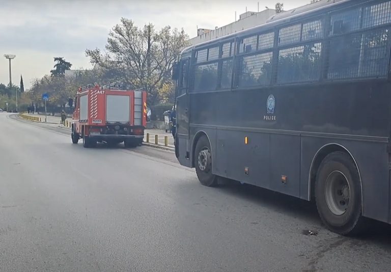 Επίθεση με μολότοφ σε διμοιρία των ΜΑΤ στο Αριστοτέλειο Πανεπιστήμιο Θεσσαλονίκης
