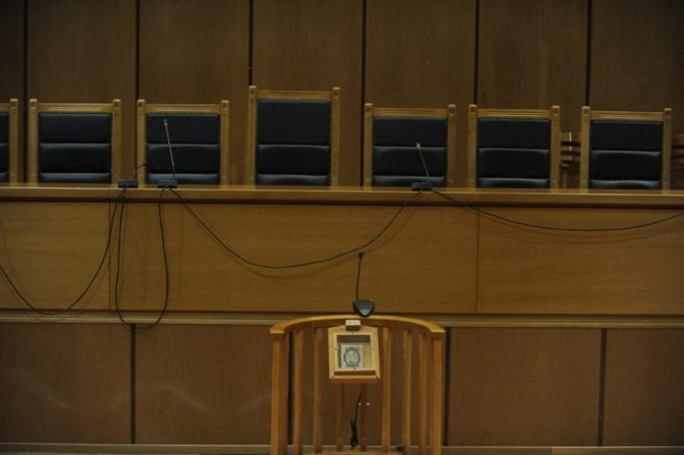 Αντιμέτωπος με κακούργημα ο 44χρονος τραγουδιστής που συνελήφθη για επεισόδιο με αστυνομικούς στη Θεσσαλονίκη