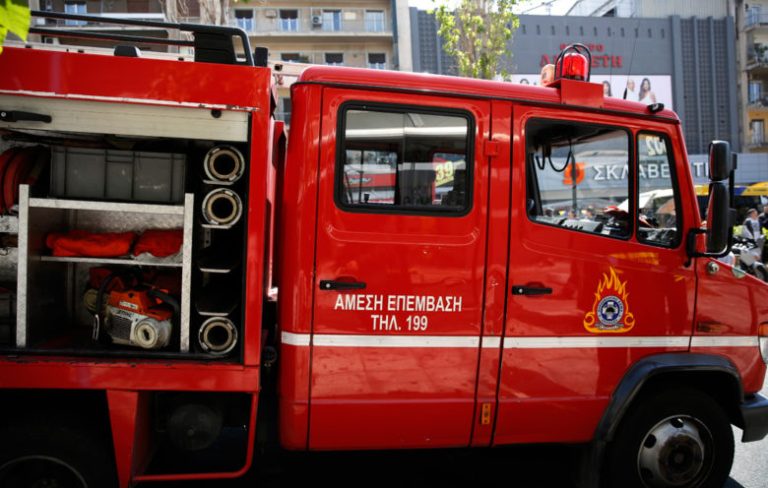 Σύγκρουση αυτοκινήτων στο Χαλάνδρι: Απεγκλωβίστηκε 50χρονος, εξαφανίστηκε ο ένας οδηγός