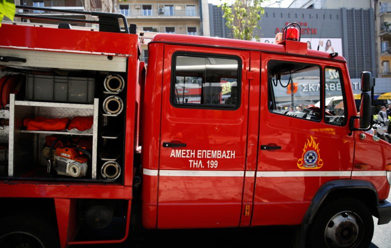 Σύγκρουση αυτοκινήτων στο Χαλάνδρι: Απεγκλωβίστηκε 50χρονος, εξαφανίστηκε ο ένας οδηγός