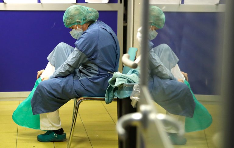 «Καμπανάκι» Βασιλακόπουλου για τον κορονοϊό – «Ο αριθμός των θανάτων είναι μεγάλος»