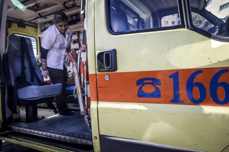 Θεσσαλονίκη: Σοβαρός τραυματισμός 22χρονου μοτοσικλετιστή που η μηχανή του έπεσε πάνω σε αυτοκίνητο