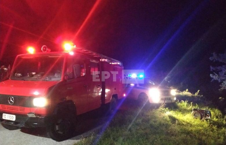 Φωτιά σε αποθήκη στη Μαυροθάλασσα Σερρών έκαψε τρία τρακτέρ και 3.000 μπάλες τριφύλλι