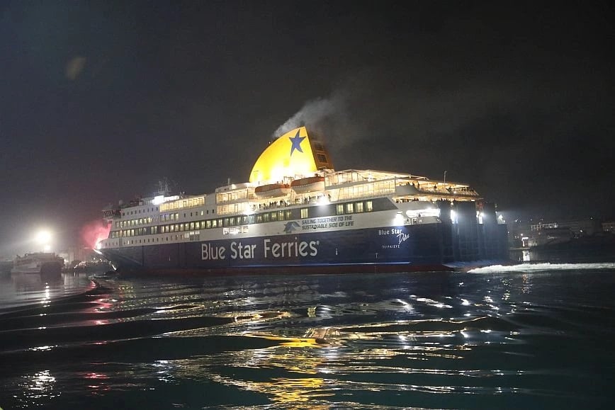 Το Blue Star Delos είναι το πρώτο πλοίο που έφθασε στο λιμάνι του Πειραιά για το 2024