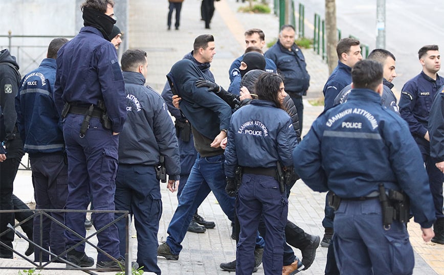 Δίκη για την υπόθεση της 12χρονης στον Κολωνό: Καταθέτει η θεία του κοριτσιού – Αίτημα για συμπληρωματικές ερωτήσεις στην ανήλικη