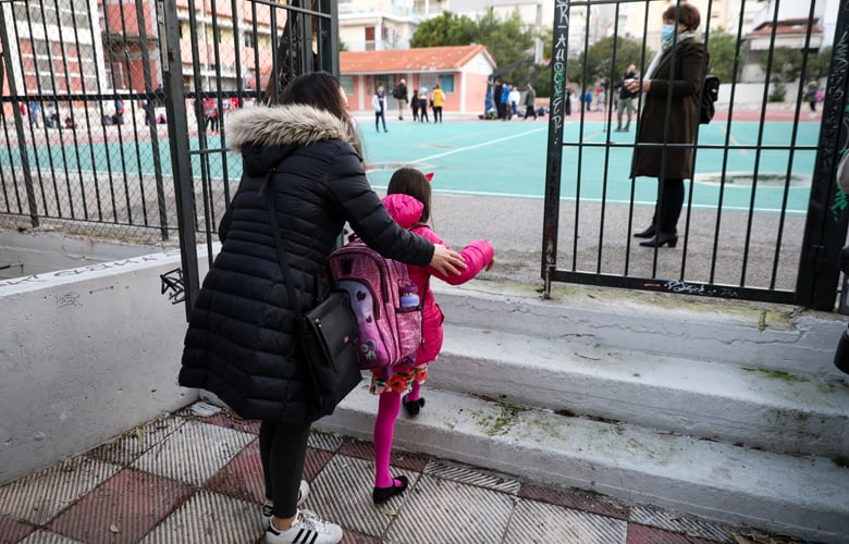 Τέλη Ιανουαρίου η κορύφωση του επιδημικού κύματος κορονοϊού και άλλων λοιμώξεων: Οι οδηγίες του ΕΟΔΥ για το άνοιγμα των σχολείων