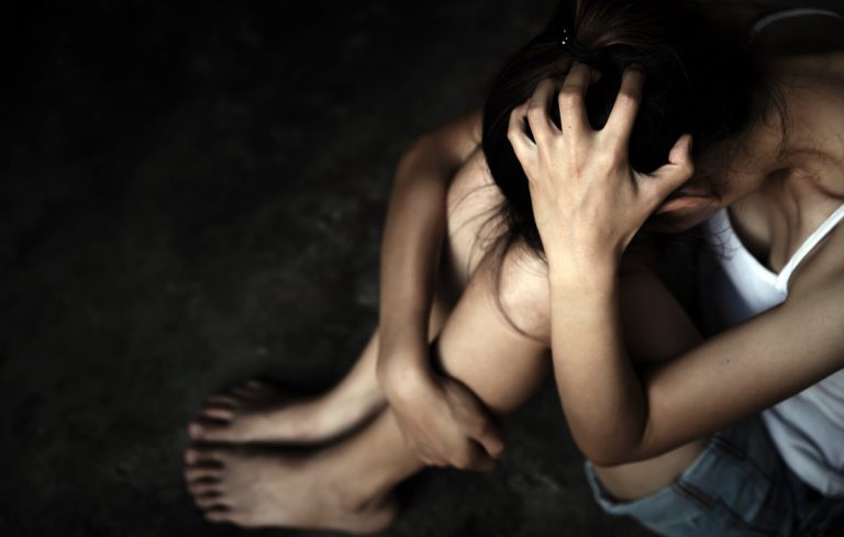 Προφυλακίστηκε ο 56χρονος που βίαζε επί 7 χρόνια την ανήλικη κόρη της συντρόφου του στα Πατήσια