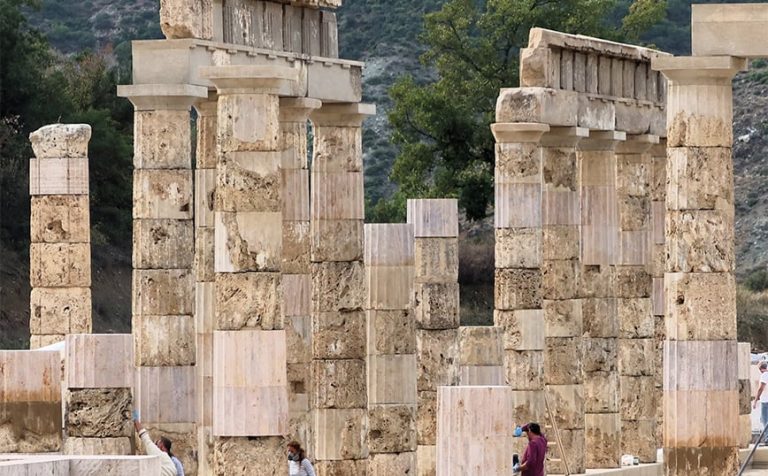 Το μεγαλύτερο οικοδόμημα της κλασικής αρχαιότητας εγκαινιάζεται σήμερα στις Αιγές – Ο «Παρθενώνας της Μακεδονίας»