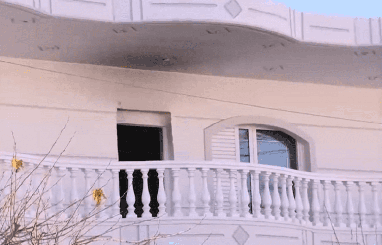 Ζεφύρι: Διασωληνωμένη η 45χρονη που την πυρπόλησε ο σύζυγός της