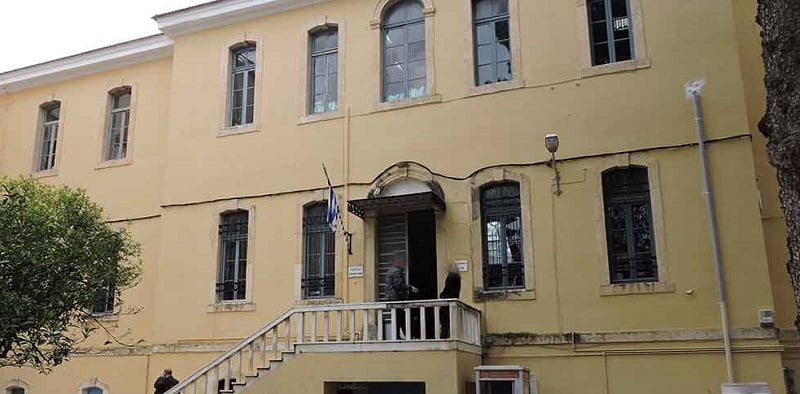 Προφυλακιστέοι οι δύο κατηγορούμενοι που ανατίναξαν το αυτοκίνητο αστυνομικού στα Χανιά