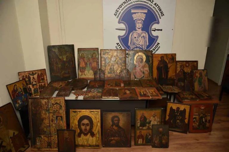 Συνελήφθη με δεκάδες παλαιές εκκλησιαστικές εικόνες στο αυτοκίνητό του