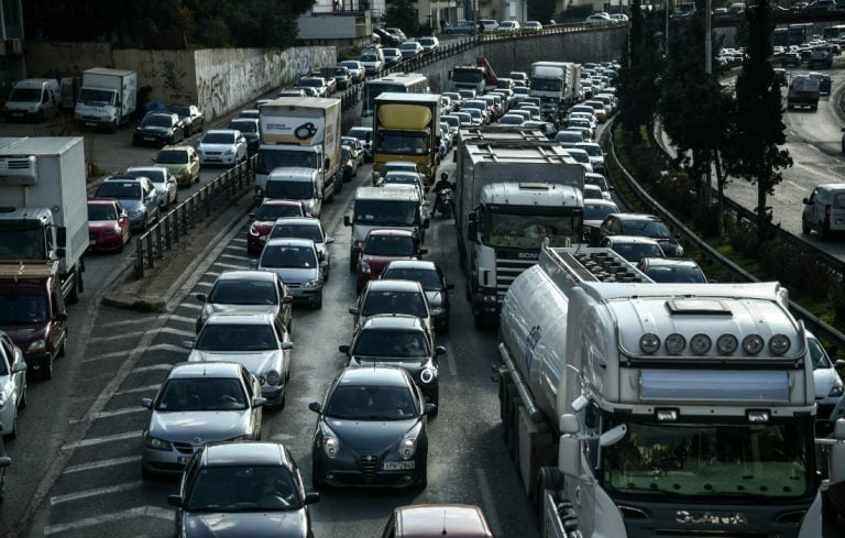 Καραμπόλα πέντε οχημάτων στη λεωφόρο Κηφισίας στο Νέο Ψυχικό